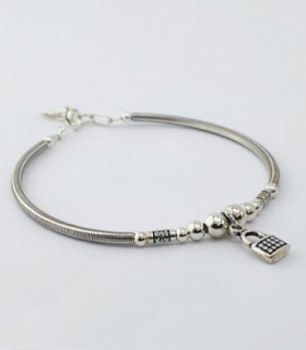 PULSERA DE PLATA SEMIRÍGIDA CON DIJE CANDADO COLGANTE Y BOLITAS A LOS COSTADOS 17CM REGULABLE 2CM