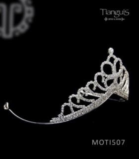 Tiara de strass. Simil corona o vincha de bijou.